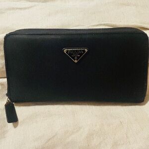 Prada Elegant Black Zip Wallet